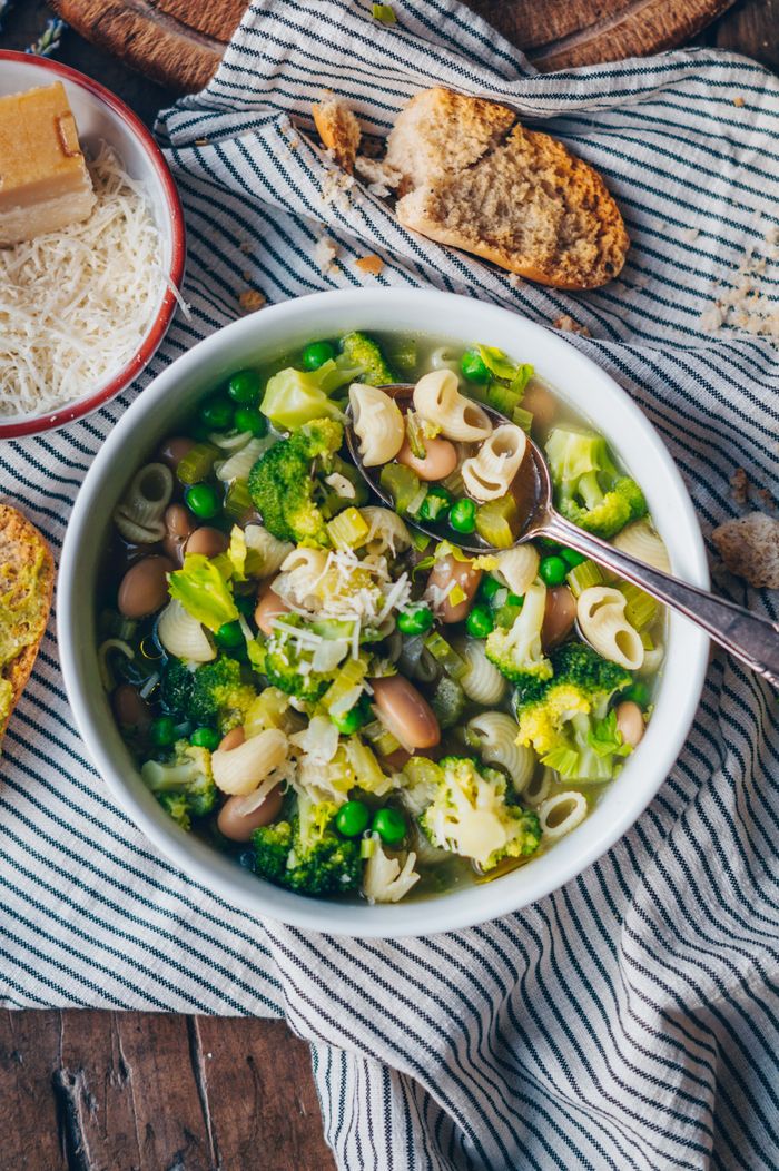 Green Minestrone. Need more recipes? Find 25 Super Healthy Vegan Dinner Recipes for Weeknights. dinner ideas vegan | vegan recipes delicious | vegan dinner recipes healthy #vegangirl #vegans #veganlifestyle #veganrecipes