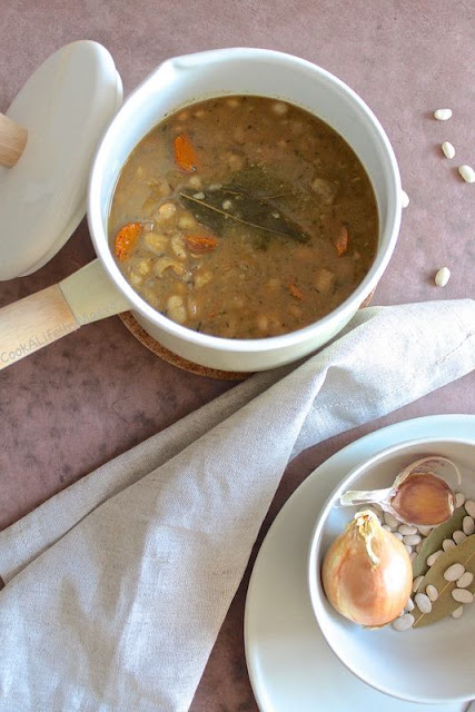 Fabada Asturiana, soupe espagnole de haricots blancs et épices (vegan) • Cook A Life! by Maeva