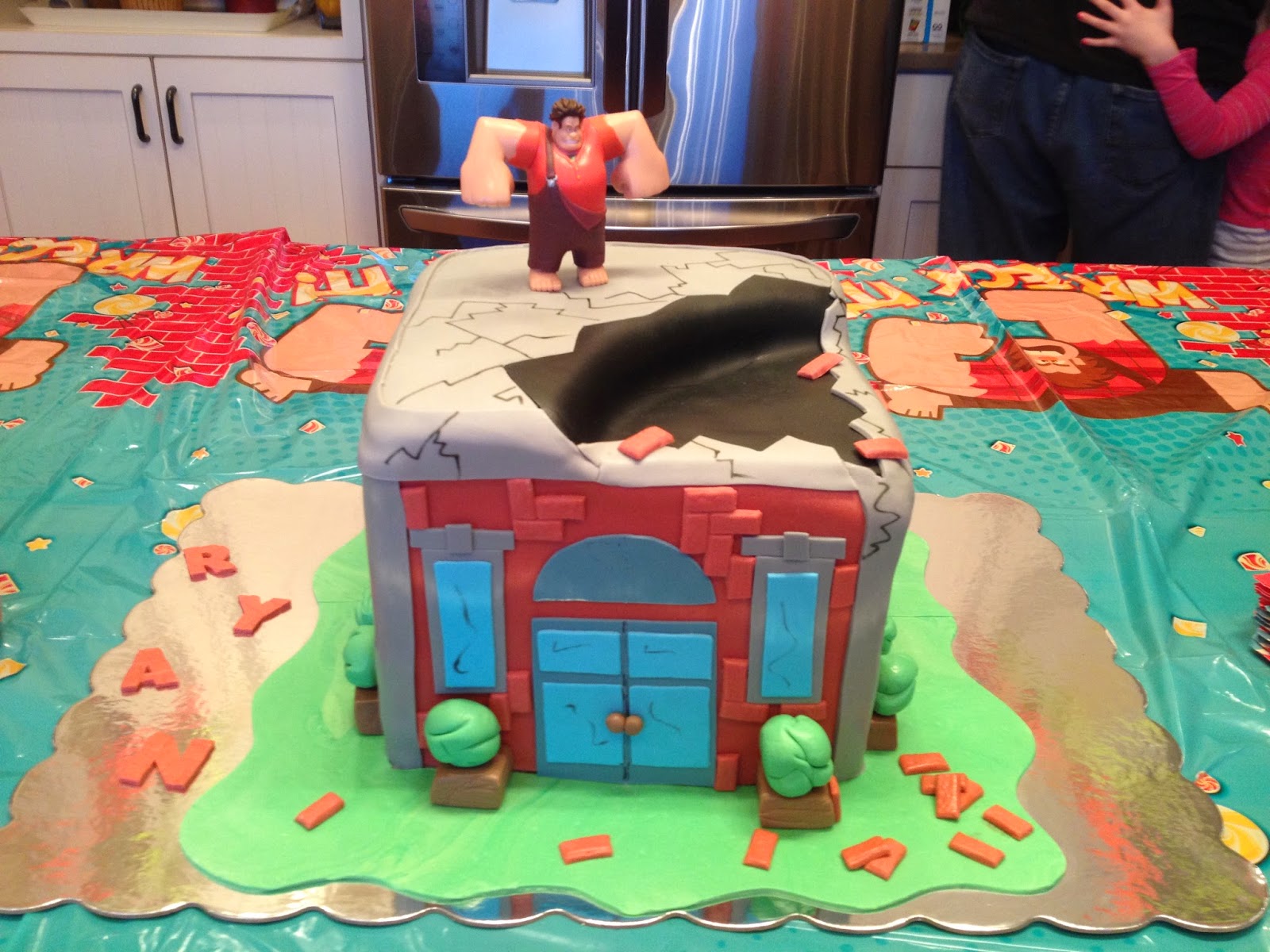 i heart cakes: Wreck-it-Ralph theme cake
