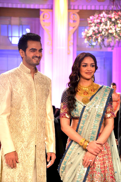 Newly Married Esha Deol and Bharat Takhtani walks the ramp at Aamby Valley