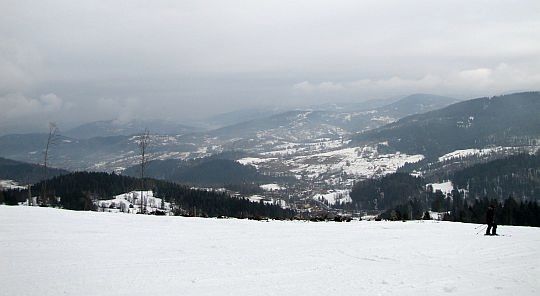 Polana Buczynka z widokiem na Korbielów.