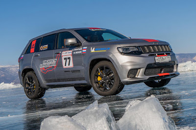Jeep Grand Cherokee Trackhawk ngebut 280 kmh di atas es Jeep Grand Cherokee Trackhawk ngebut 280 kmh di atas es