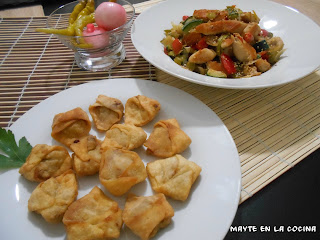 460&#176;receta Wonton Frito De Cerdo Sin Gluten Con Ensalada De Pollo, Verduras Y Sésamo 
