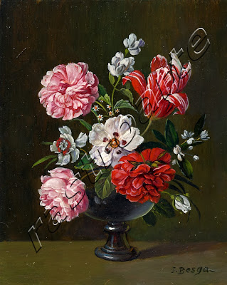 Tulipan, pensamiento y rosas en florero redondo vidriado