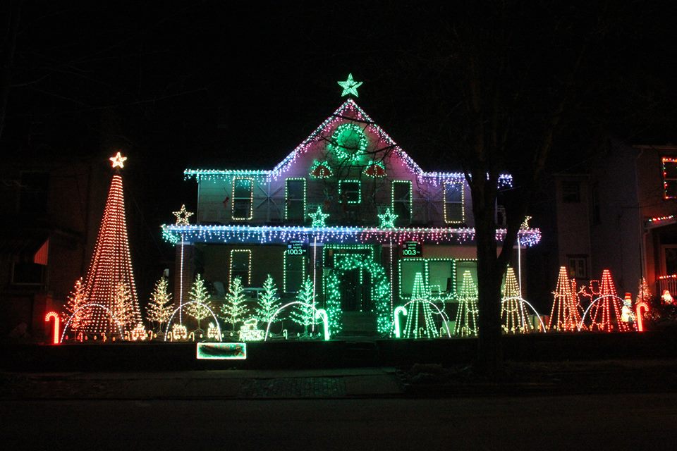 pgh momtourage best christmas lights in the burgh christmas lights reflect on house