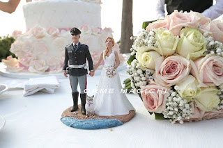 statuine cake topper con sposo in divisa polizia realizzato a mano statuette militari orme magiche