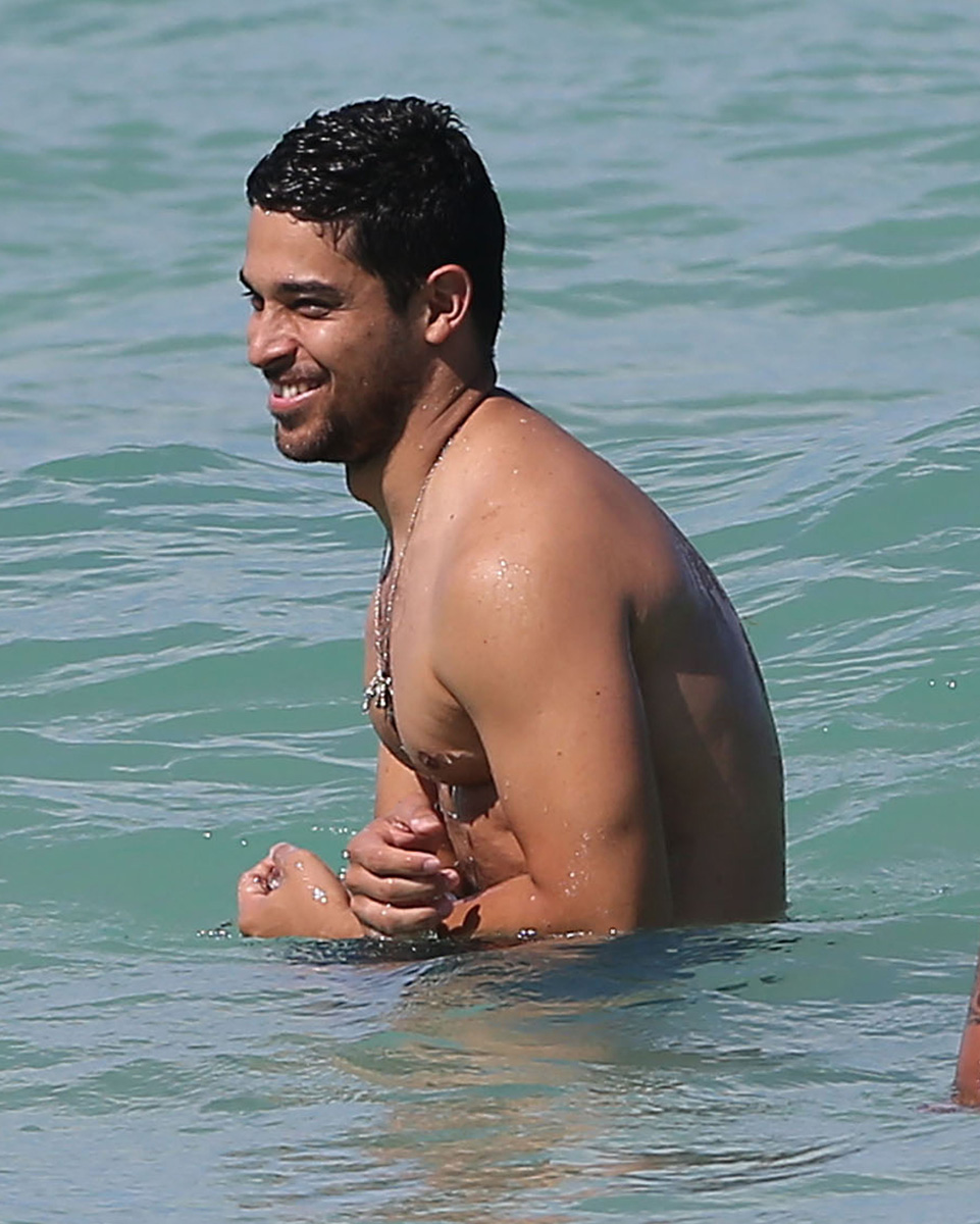 Former That '70s Show star Wilmer Valderrama was spotted shirtless at ...