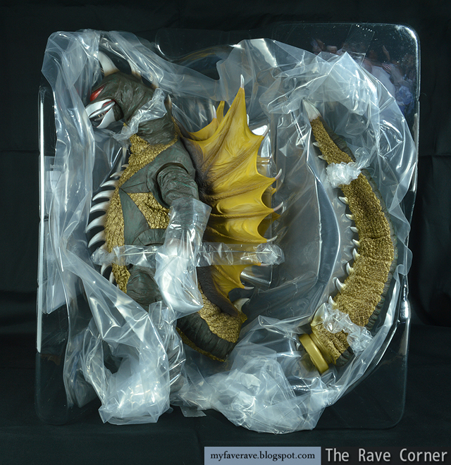 The Rave Corner: Previews Exclusive X-Plus 30 cm Gigan '72 Review