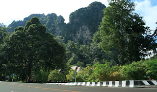 Phwawo Shrine when coming to Mae Sot from Tak Phwawo Shrine when coming to Mae Sot from Tak