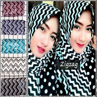 Contoh model jilbab pashmina monochrome zigzag terbaru Contoh model jilbab pashmina monochrome zigzag terbaru