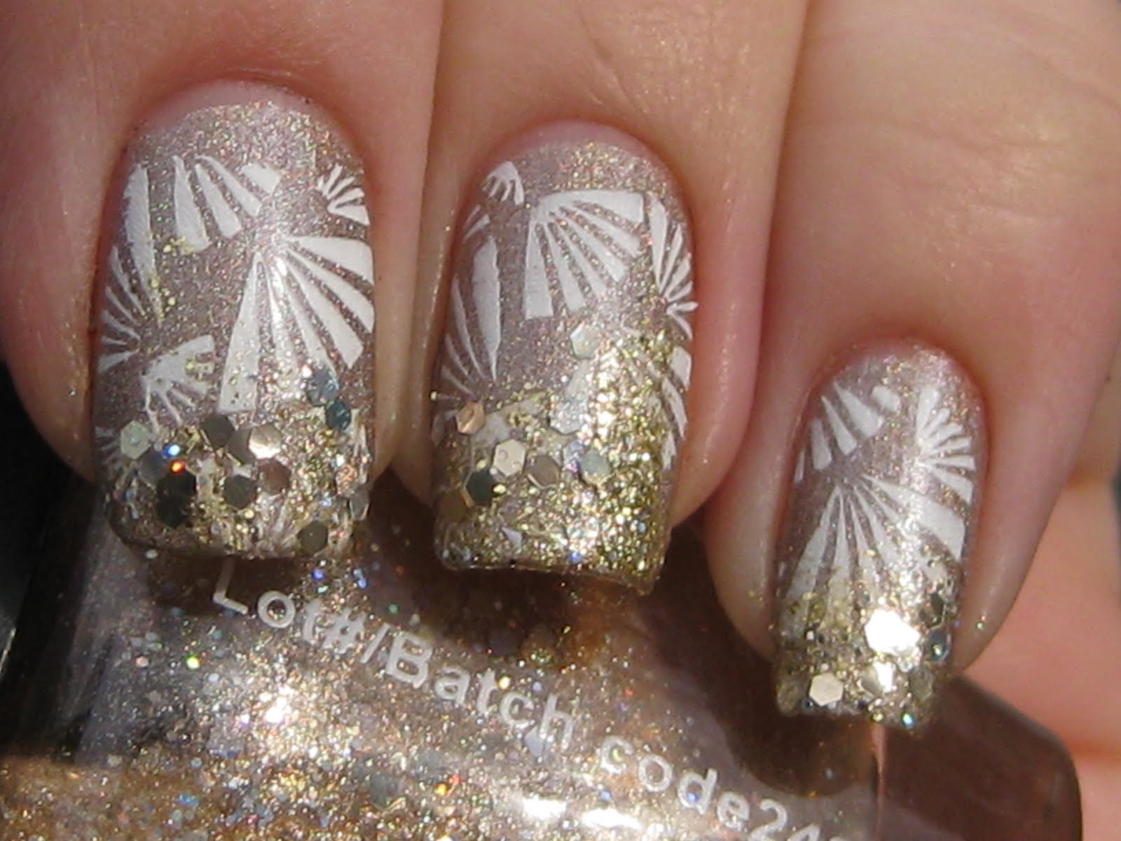 Imperfectly Painted: Guest Post: Glitta Gloves-Ocean Manicure