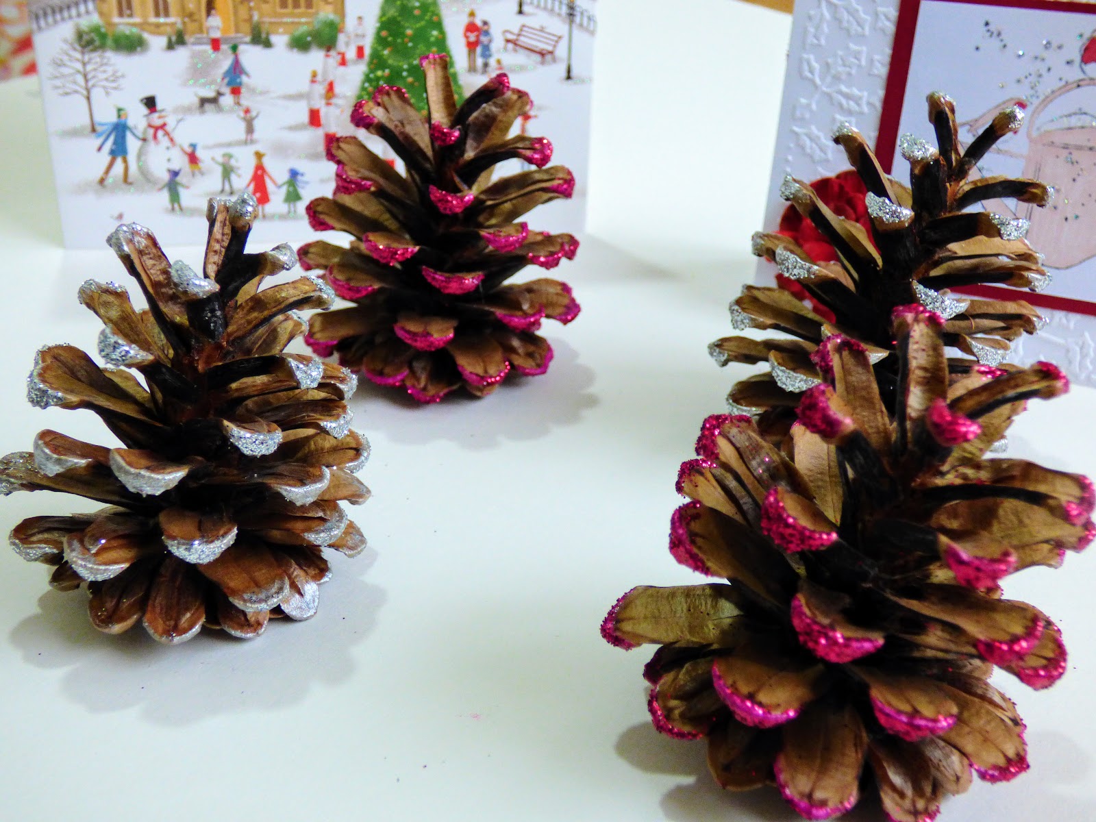 easy pine cone crafts Christmas glitter kids crafts christmas