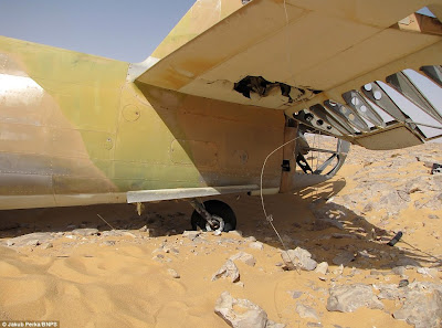 Aparece caza de la RAF en el Sahara