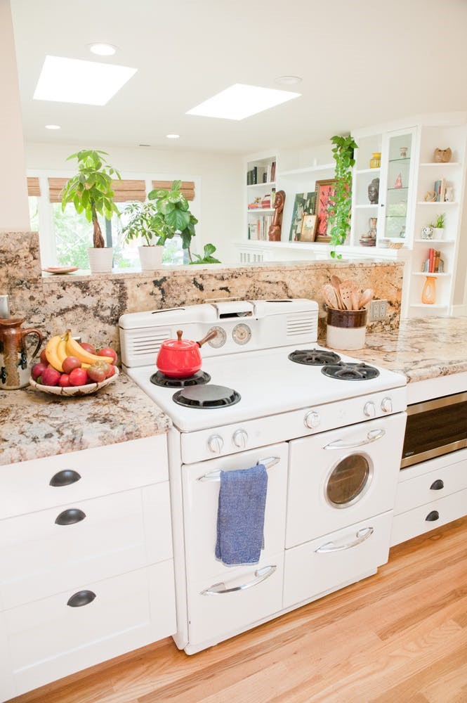 Call this the 'Wish We All Could Be Cali-Boho Girls' tour - kitchen 3 www.BoHoHome.com @bohosusan