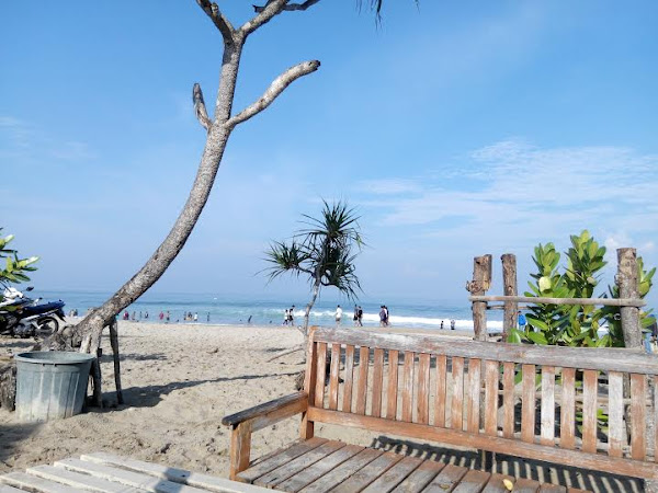 Tak Semuanya Indah di Pantai Sawarna, Banten 