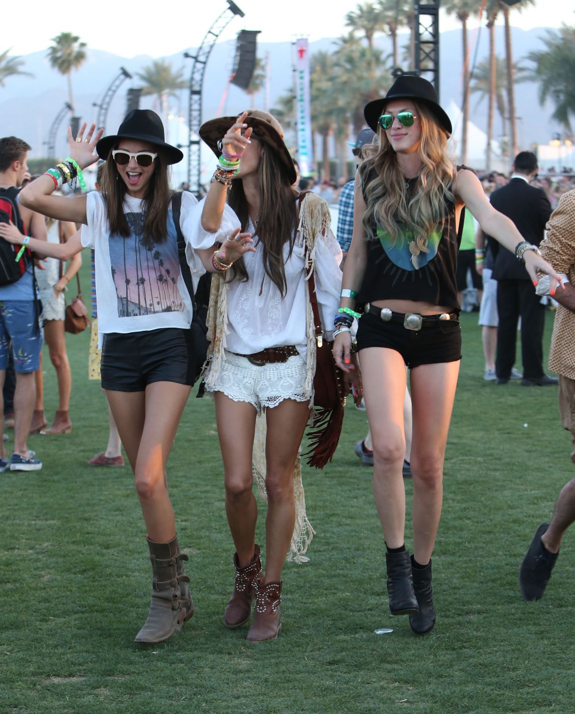 ежедневная мода музыка. зои дойч в очках 2016. Fashion music. Music модные. музыка стильное фото.