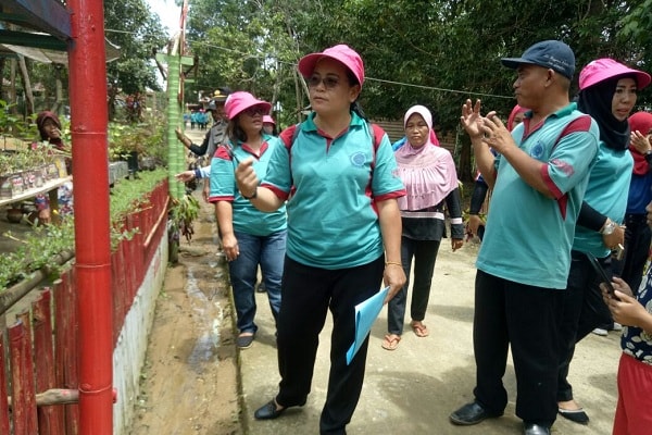 Tim Penggerak PKK Sekadau Tinjau Dasa Wisma di Kampung Hatinya PKK Tim Penggerak PKK Sekadau Tinjau Dasa Wisma di Kampung Hatinya PKK