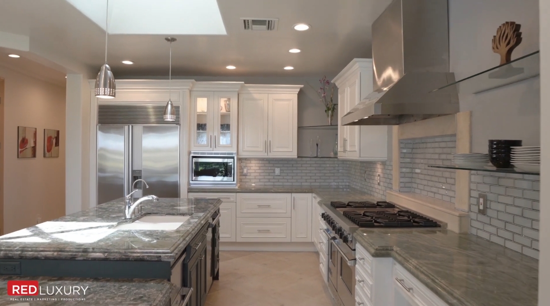Tour 39 Princeville Ln, Las Vegas vs. 25 Interior Design Photos