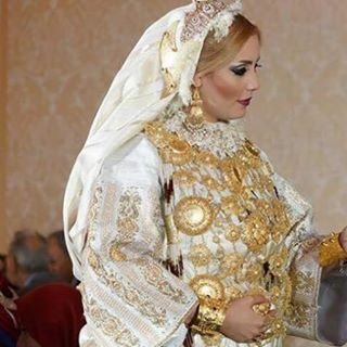 تشكيلة من الزي الليبي التقليدي للعروس