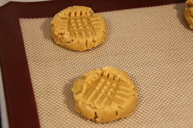 Fluffernutter Sandwich Cookies