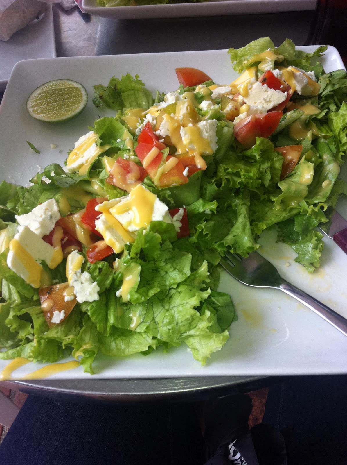 YaNeGirL Ensalada Blue Cheese con aderezo de Chinola