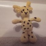 http://dippycatcrochet.blogspot.com.es/2016/06/little-giraffe-in-hiking-gear.html