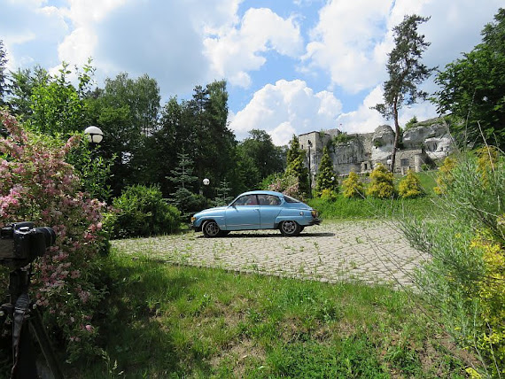 Plac parkingowy przed zamkiem parking