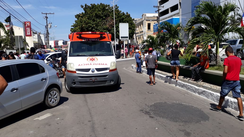 Mulher é socorrida pelo Samu no centro de Jacobina