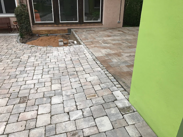kleine Böschung vom Weg rauf zur Terrasse (c) by Joachim Wenk kleine Böschung vom Weg rauf zur Terrasse (c) by Joachim Wenk