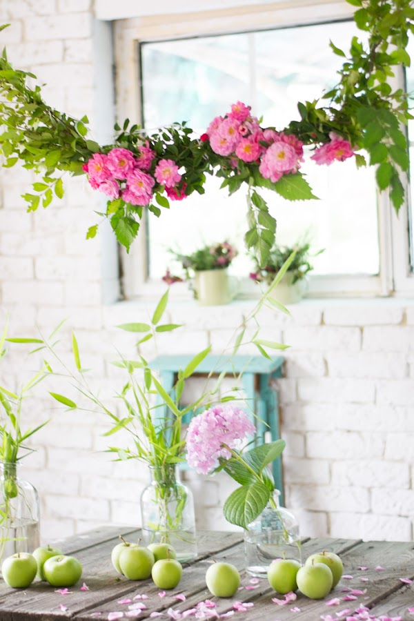 Cómo hacer una guirnalda de ramas y flores diy