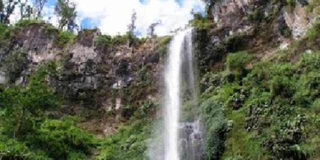 Air Terjun Alahan Yang Indah dan Mempesona merupakan salah satu object wisata di tepi sungai Kampar yang banyak mempunyai Air Terjun Air Terjun Alahan Yang Indah dan Mempesona