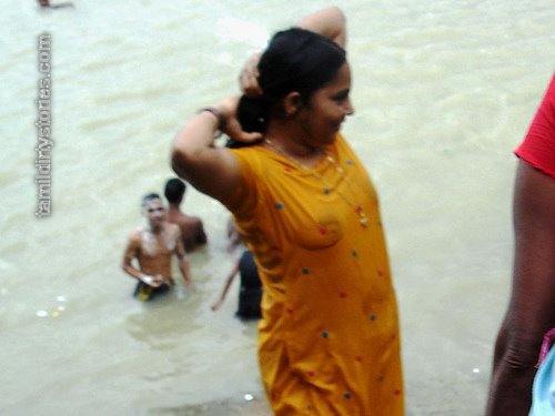 Tamil girl bathing, bathing in river, tamil bath room hidden camera.