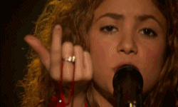Shakira-Argentina: Gifs del video de "No" (Tour Fijación Oral)