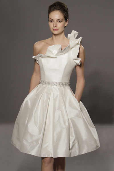 Casual Wedding Ideas on Short Wedding Dresses For Indoor   Wedding Concept