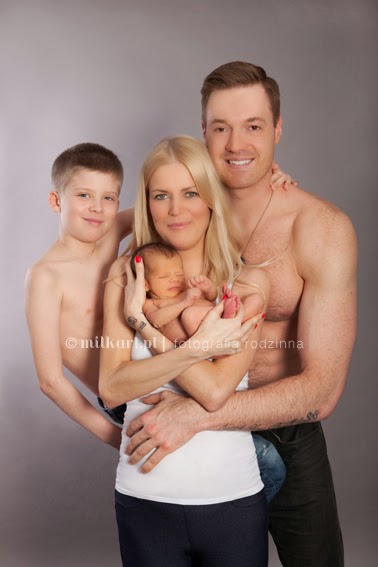 zdjęcia rodzinne, sesja zdjęciowa noworodka, fotografia rodzinna, studio fotograficzne, sesje na chrzciny