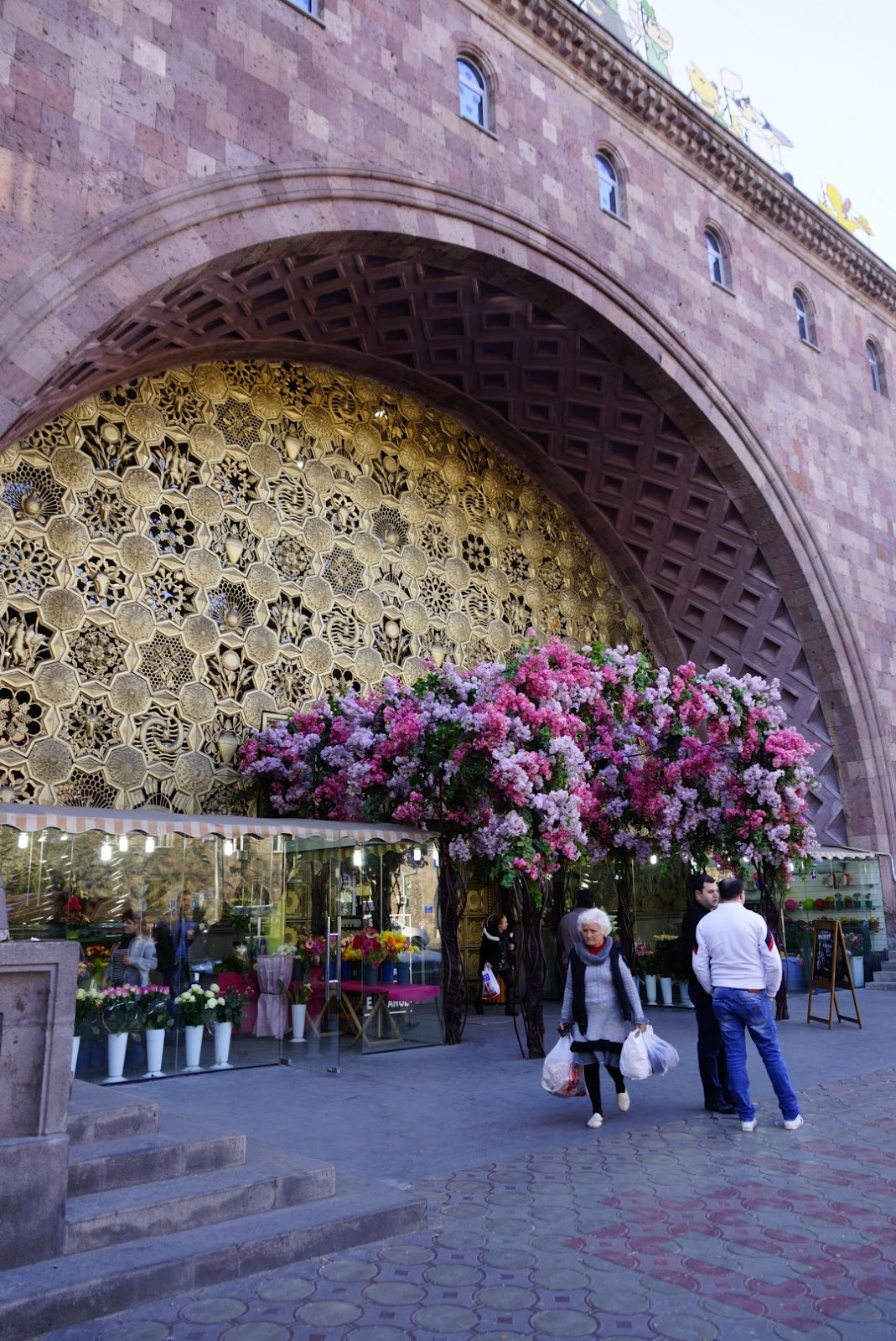 завтра ереван. экскурсия по еревану. армения прогулка по еревану в сентябре. Wine festival yerevan 2022. ереван 2023 туристы.