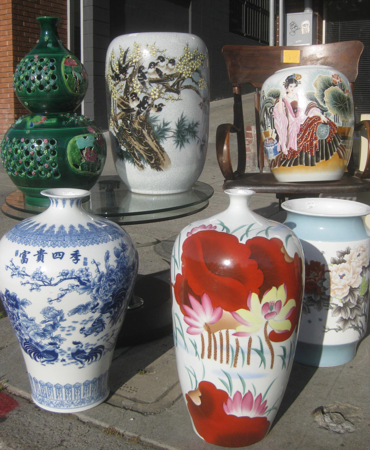 UHURU FURNITURE & COLLECTIBLES SOLD Chinese Vases
