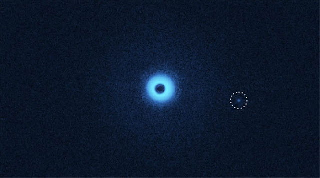 Imagem em infravermelho mostra o objeto no sistema CS Cha, e revela que ele possui seu próprio disco de poeira - C. Ginski & SPHERE