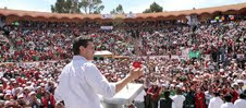 Enrique Peña Nieto tomta protesta a miles tlaxcaltecas que se suman a su estructura.