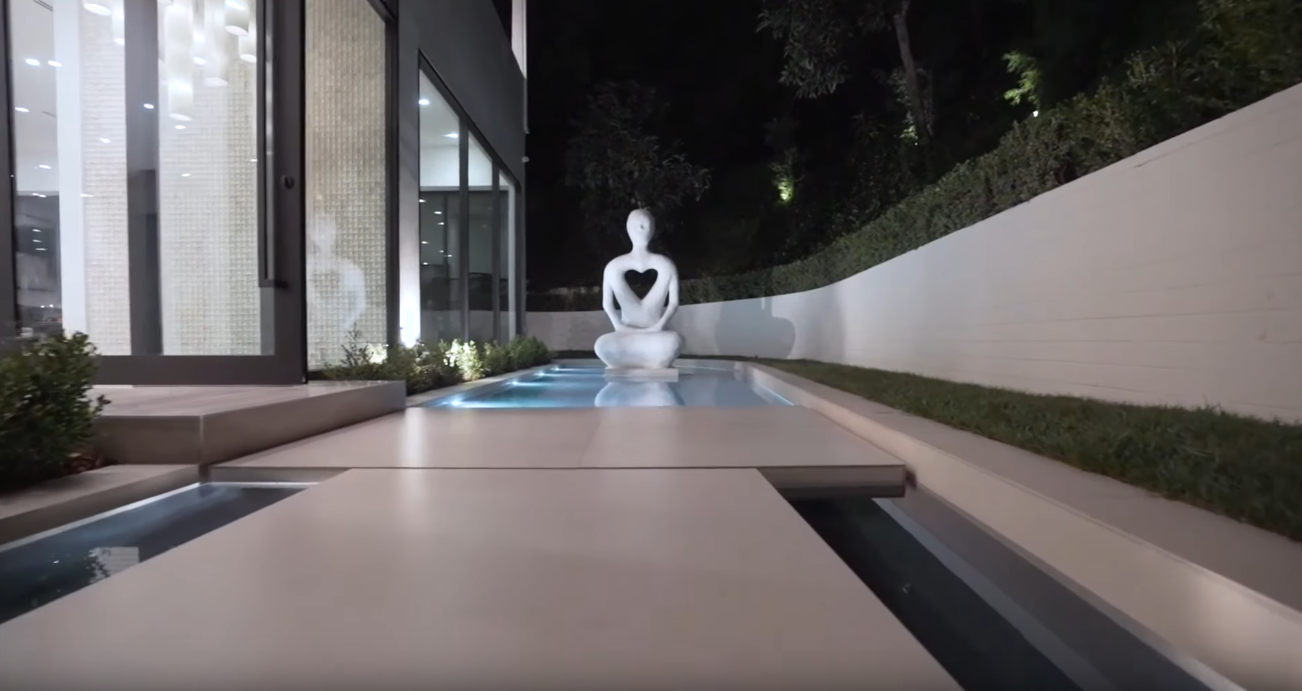 41 Photos vs. Modern Architectural Marvel in Beverly Hills, California | Sotheby's International Realty - Luxury Home & Interior Design Tour 41 Photos vs. Modern Architectural Marvel in Beverly Hills, California | Sotheby's International Realty - Luxury Home & Interior Design Tour