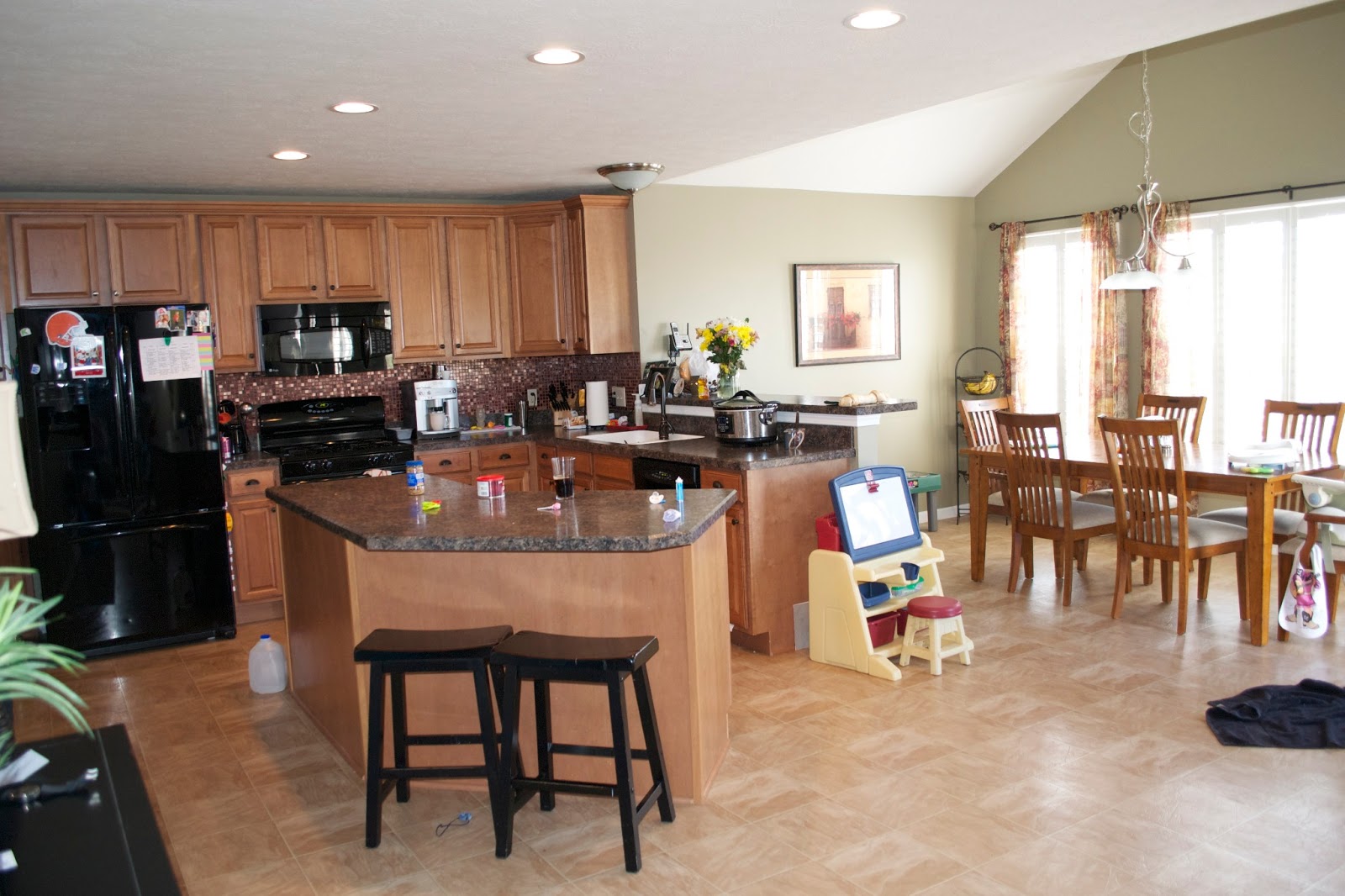 C B I D Home Decor And Design Non Sterile Kitchens I Am Having So Much Trouble Finding A Color For Our Kitchen Walls Are Curly Benjamin Moore S Victorian Garden