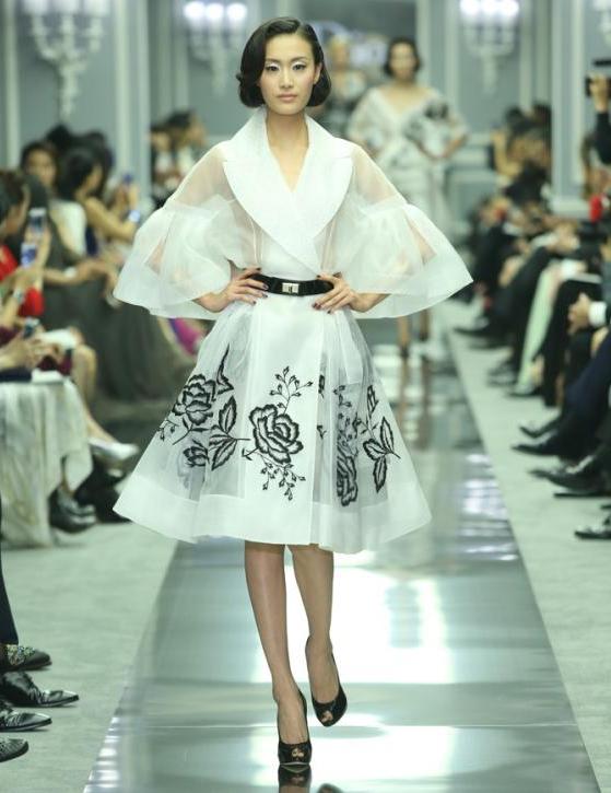 ANDREA JANKE Finest Accessories: Night Falls Over Shanghai - Dior Haute ...