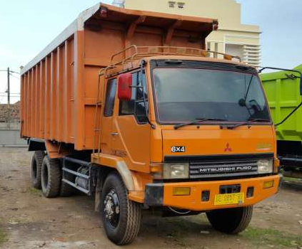 Mitsubishi Dump Truck-oranye