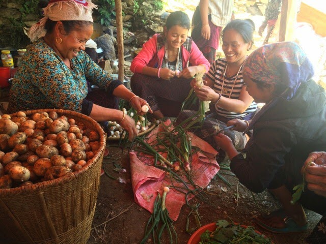 Family cooking in Yangri