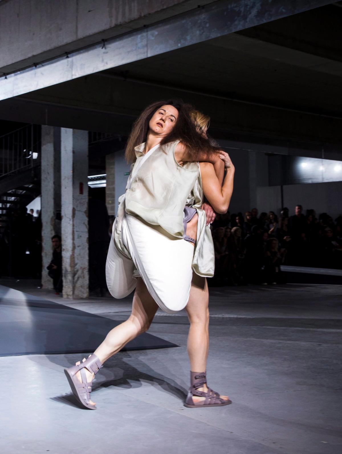 Rick Owens Models Wear Other Models On The Runway Lol Photos