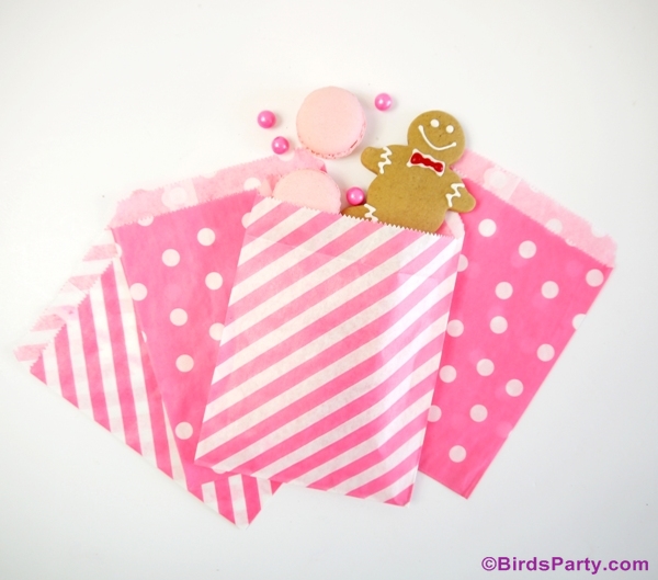Christmas Pink Party Tablescape and Free Printables - BirdsParty.com