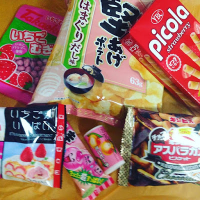 Japanese candy, tokyo treat, dulces, chocolate, galletas, caja mensual, month box, blogger alicante solo yo, blog solo yo, snacks, influencer,