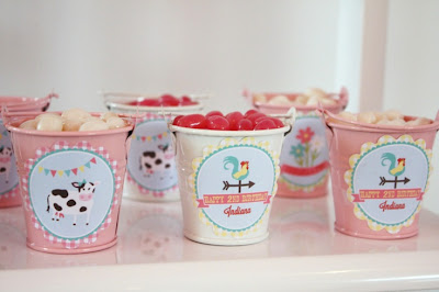 Resultado de imagem para decoração de festa com baldinhos com doces
