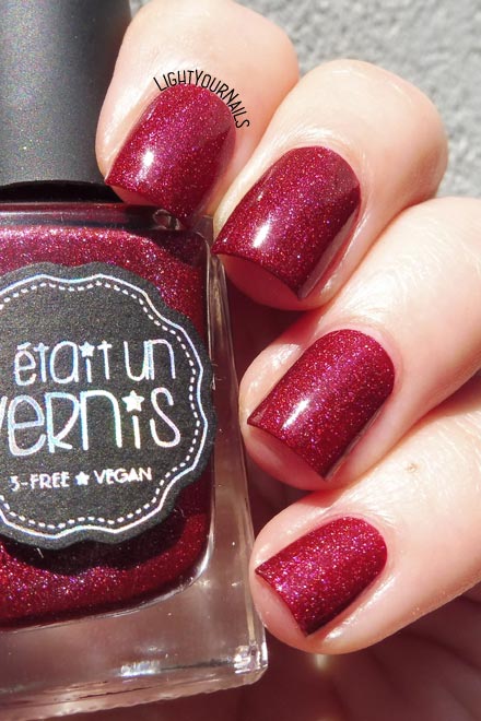 Smalto rosso olografico Il Etait Un Vernis Pinot Noir indie red holographic nail polish #indies #holographic #rednails #iletaitunvernis #unghie #nails #lightyournails Smalto rosso olografico Il Etait Un Vernis Pinot Noir indie red holographic nail polish #indies #holographic #rednails #iletaitunvernis #unghie #nails #lightyournails