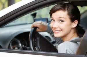 Cara Mengemudi Mobil Matic Yang Bijak dan Selamat Kelihaian Cara Mengemudi Mobil Matic adalah Skill yang harus Anda ketahui, situasi jalan raya semakin padat dari tahun ke tahun. Maka untuk menjaga keselamatan sangat di perlukan skill mengemudi yang benar. Faktor lain adalah kenyamanan berkendara, karena jelas mungkin dengan semakin padatnya jalan raya semakin meningkatkan resiko kecelakaan dan banyak pengemudi tak lihai membuat takut penumpang di dalamnya. Selain itu Cara anda memperlakukan mobil ketika menyetir juga berpengaruh terhadap kerusakan komponen mesin kendaraan.